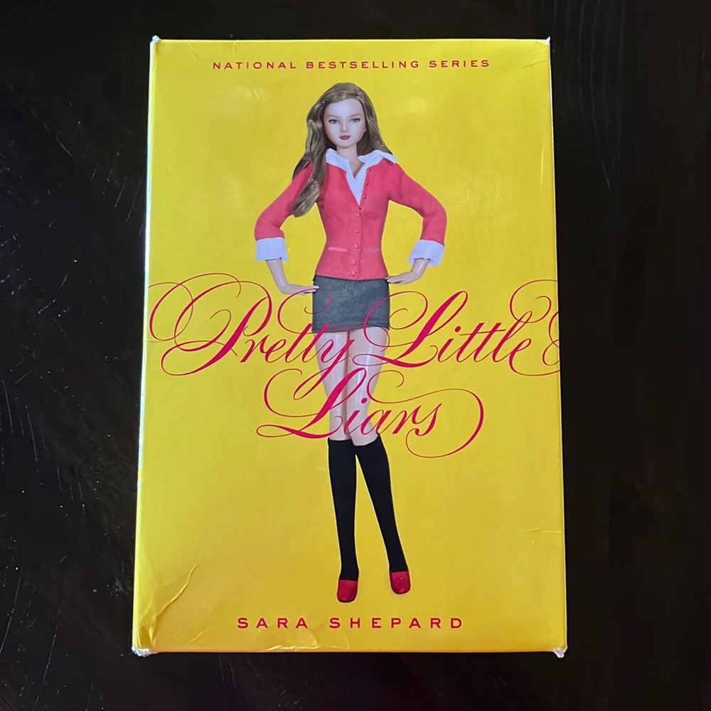 First 4 part Sarah Shepard Pretty Little Liars books slightly used